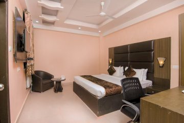 Hotel S R Grand