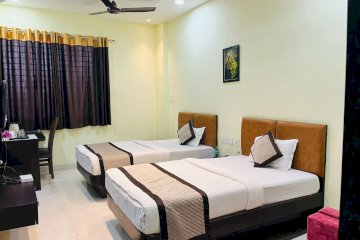 JMC Hotel Lavish