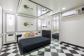 Glass House With Double Bathtub